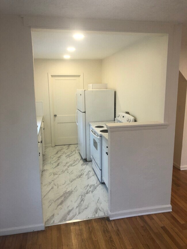 Kitchen 1 - 701 S Vassar St