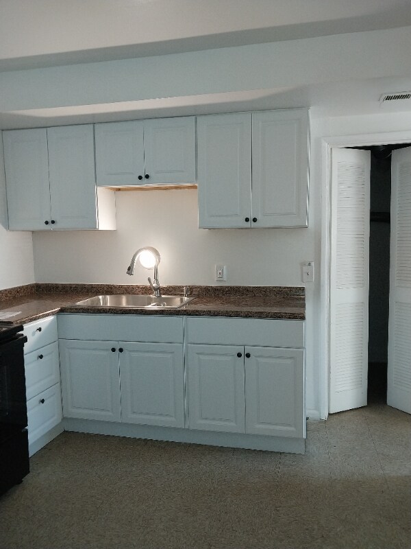 Building Photo - 4 Columbine Ct