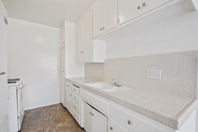 Building Photo - 3502 Vinton Ave