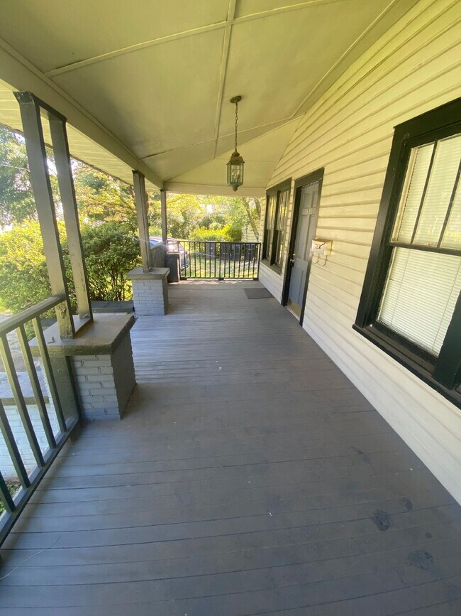 Photo - Gorgeous 2 Bedroom 1 Bathroom Single Family Home Located in the Heart of Midtown! Includes Hardwo...
