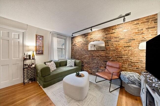 Building Photo - 10 Henchman St