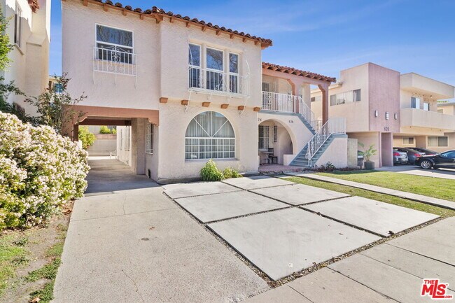 Foto del edificio - 826 S Holt Ave