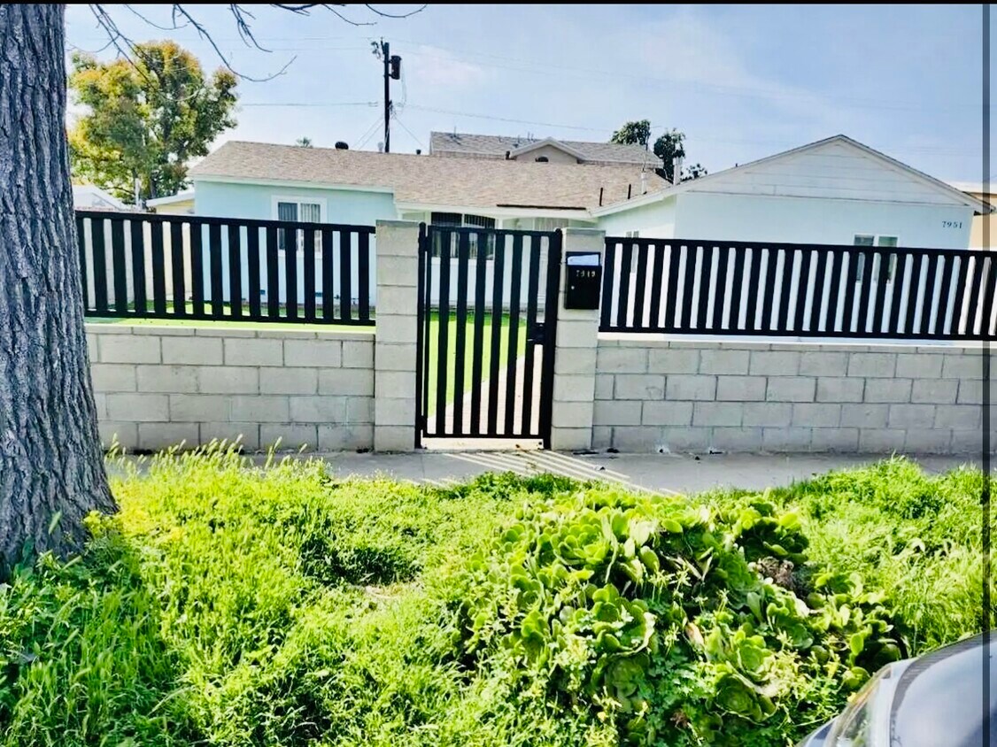 Foto principal - 7949 Clearfield Ave