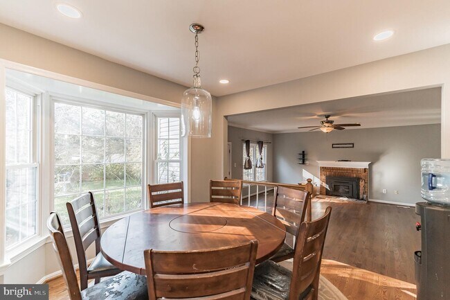 Building Photo - 13954 Valley Country Dr