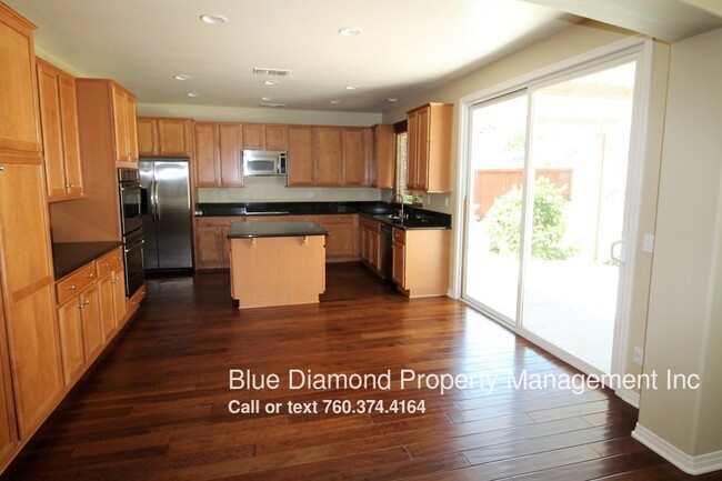 Building Photo - 4 BR, 3 BA plus a loft in San Elijo Hills
