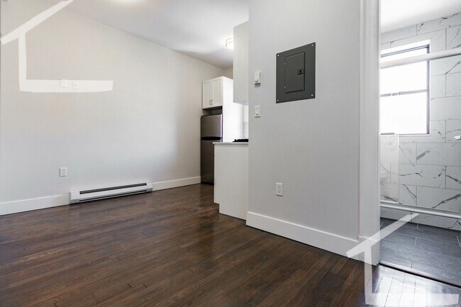 Foto del edificio - Avl 1/1 - Renovated junior 1BR with laundry in unit!