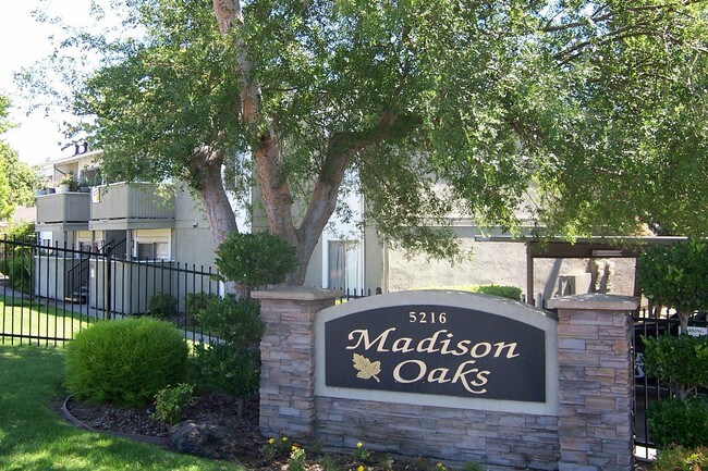 Foto del edificio - Madison Oaks Apartments