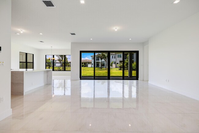 Foto del edificio - 9451 Riverside Pk Dr