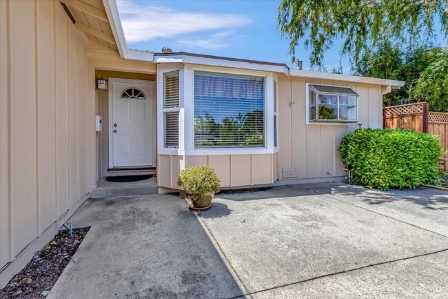 Foto del edificio - Available for July 1st Move In