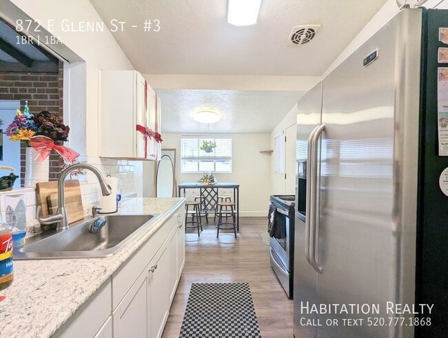 Building Photo - 872 E Glenn St