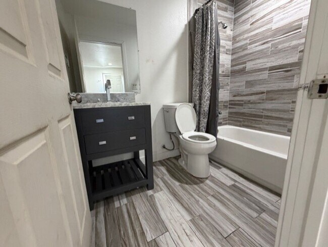 Foto del edificio - 3320 W 66th St