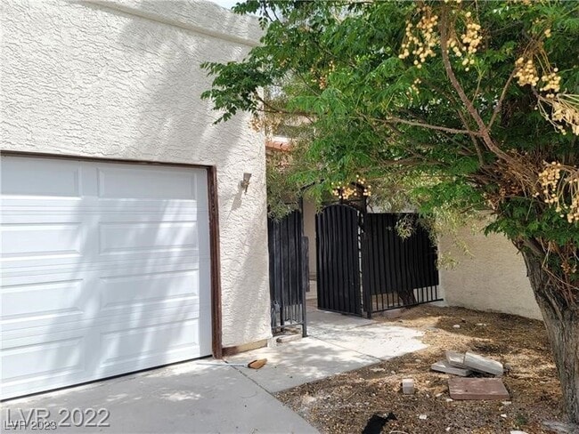 Building Photo - 3805 N Twig Ln