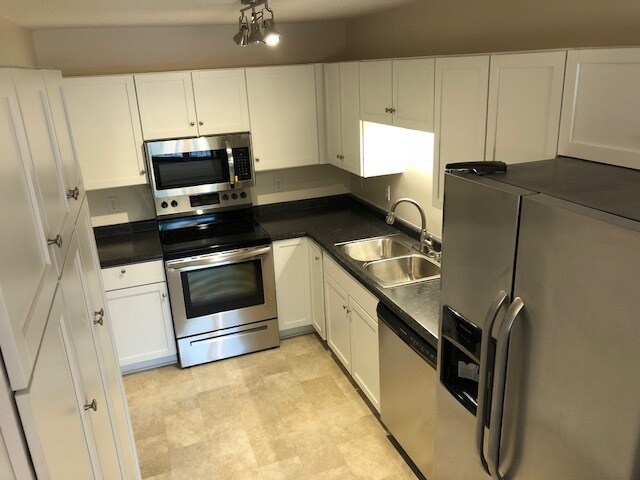 Primary Photo - 7401 W 101st St