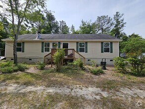 Building Photo - 143 Longview St