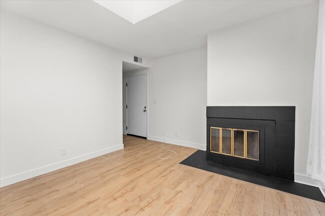Building Photo - 3615 Veteran Ave