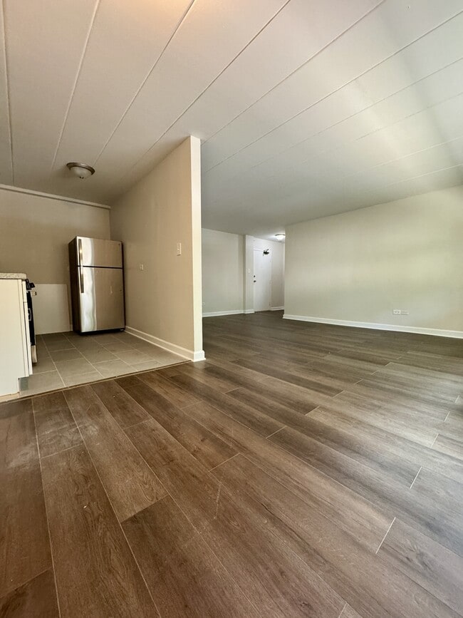 Foto del edificio - 7301 N Ridge Blvd