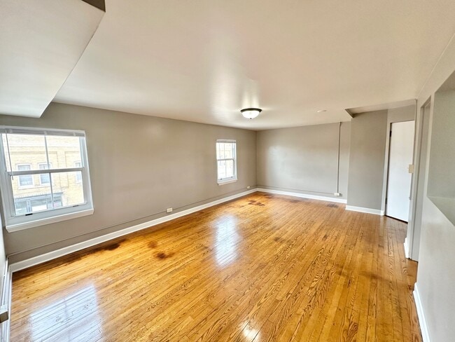 Building Photo - 104 E Sumner St