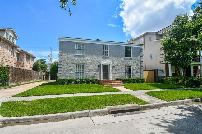 Building Photo - 2718 Wroxton Rd