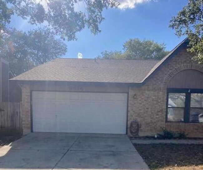 Foto del edificio - Spacious open concept ranch - pets allowed