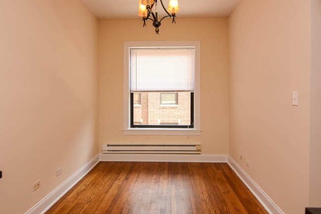 Building Photo - 745 W Addison St