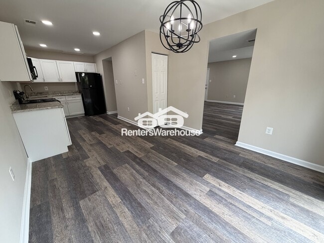 Building Photo - 7538 Woodbine Dr