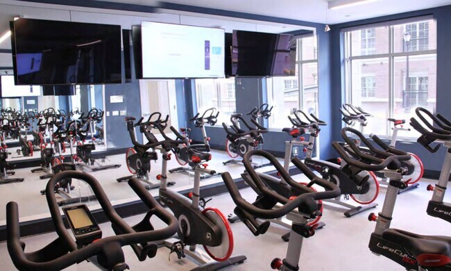 Foto del edificio - 120 Park Plaza Dr