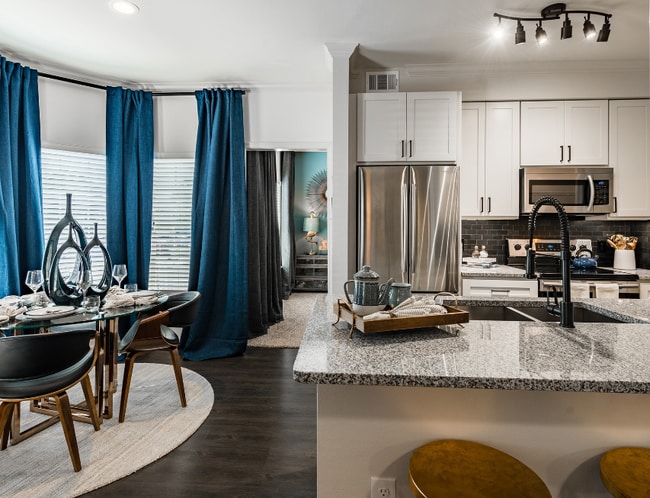 Foto del edificio - 8150 Willancy Ln