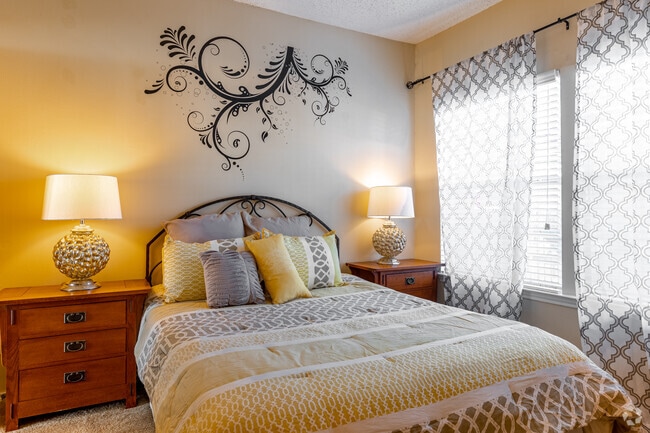 1BR, 1BA - 608SF - Huntington Ridge