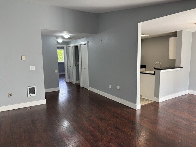 Foto del edificio - Charming & Spacious 1 Bedroom Condo Retreat in Renton