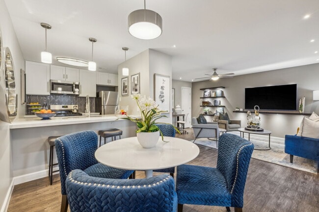 Building Photo - The Ashley at Bluffview Apartments