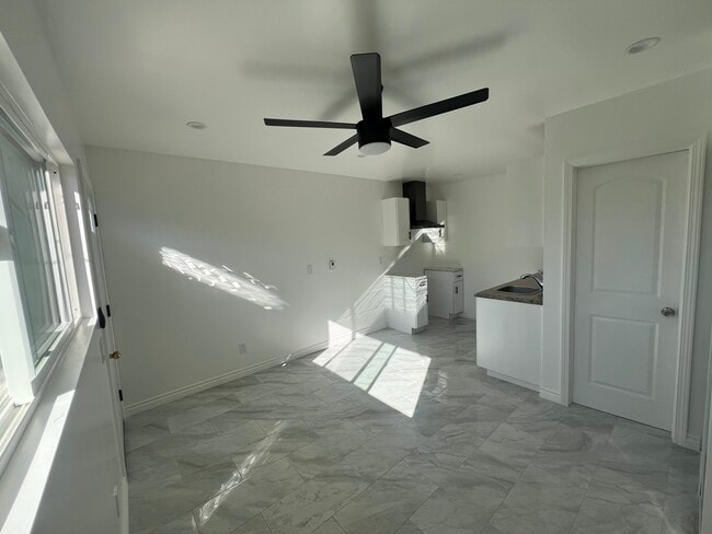 Building Photo - 5149 Arlington Ave