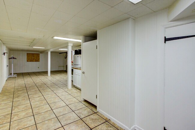 Building Photo - 902 Columbia Ave
