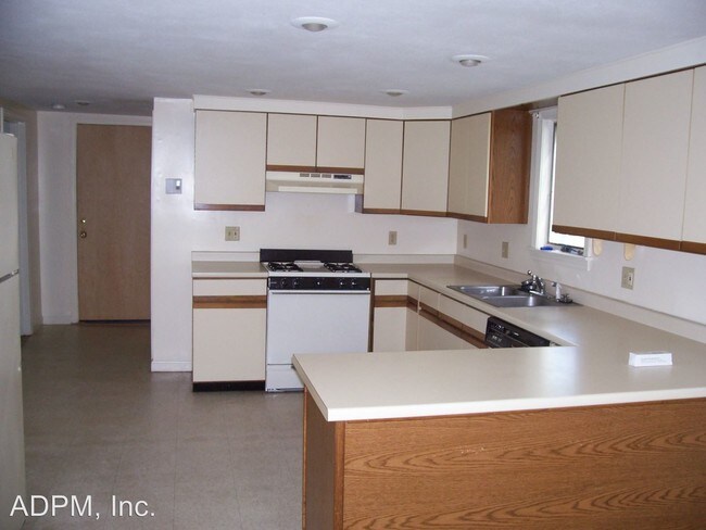 Building Photo - 1 br, 1 bath House - 129 Railroad Ave 1st Fl