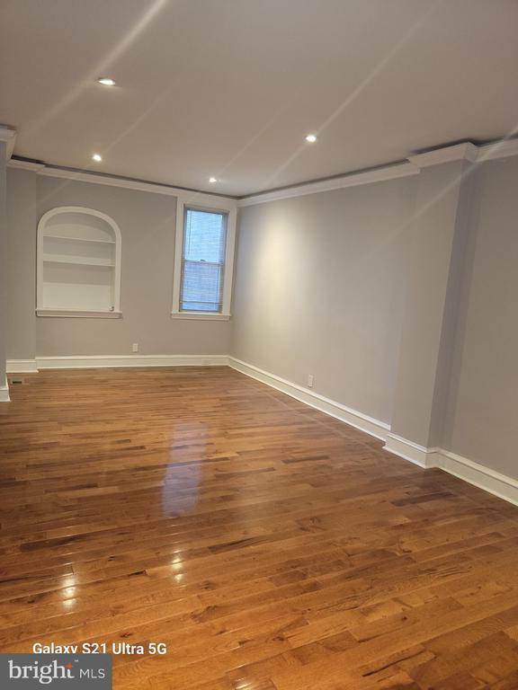 Foto del edificio - 5706 Woodcrest Ave