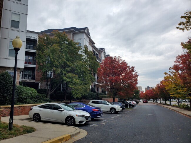 Foto del edificio - 501 Hungerford Dr