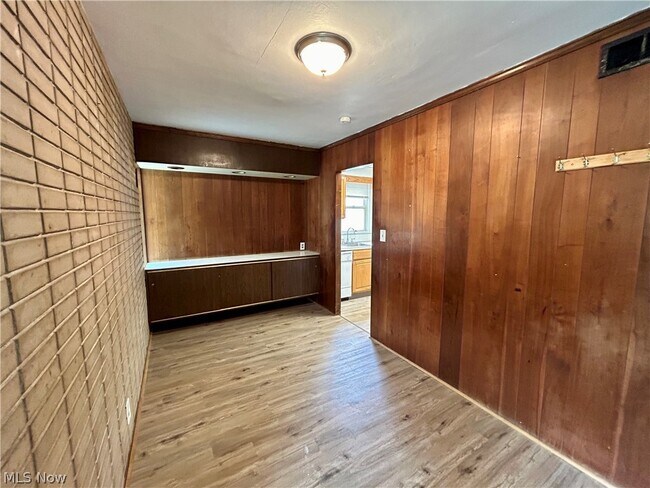 Building Photo - 2532 Greenvale Rd