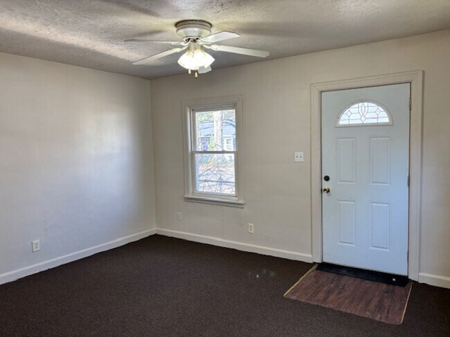 Foto del edificio - 925 Stanley Ave