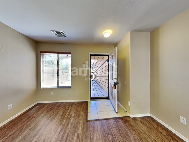 Foto del edificio - 672 W Cholla Crest Drive