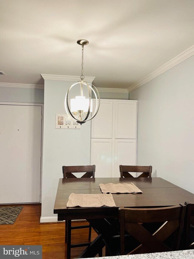 Foto del edificio - 8201 Whispering Oaks Way