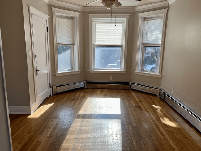 Living Room - 1539 N Kolin Ave