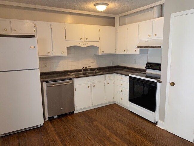 Foto del edificio - 14007 Glenview Dr SW