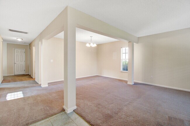 Foto del edificio - 5135 Ballantine Dr