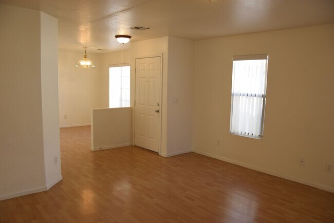 Building Photo - SINGLE STORY SOUTHWEST  HOME