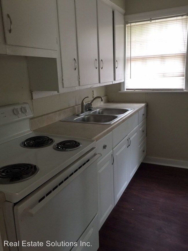 Building Photo - 3 br, 1 bath House - 1045 Combs Street