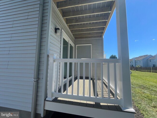 Building Photo - 815 Woodchip Rd