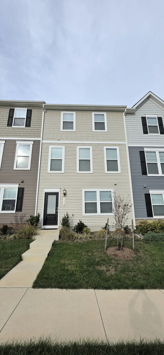 Building Photo - 351 Presidents Pointe Ave