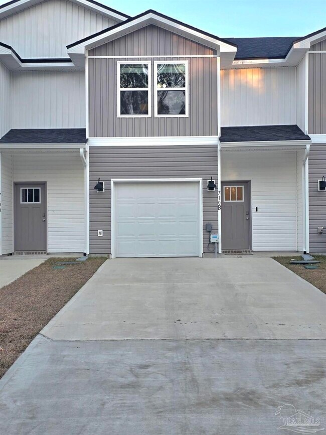 Building Photo - 710 Giese Ln