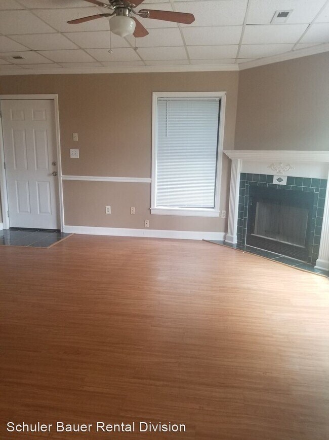 Building Photo - 3 br, 1 bath Apartment - 466 W. Main St.