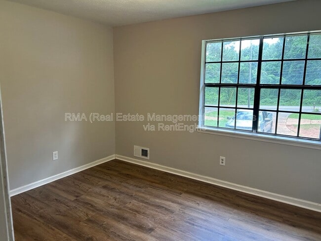 Building Photo - 1214 High Falls Rd