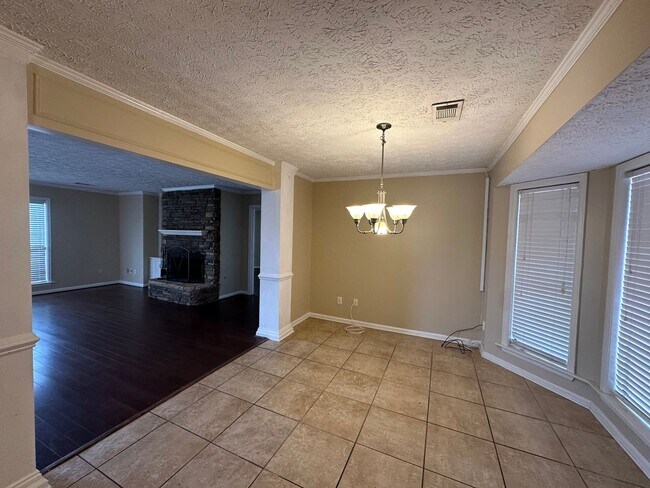 Building Photo - East Montgomery Home